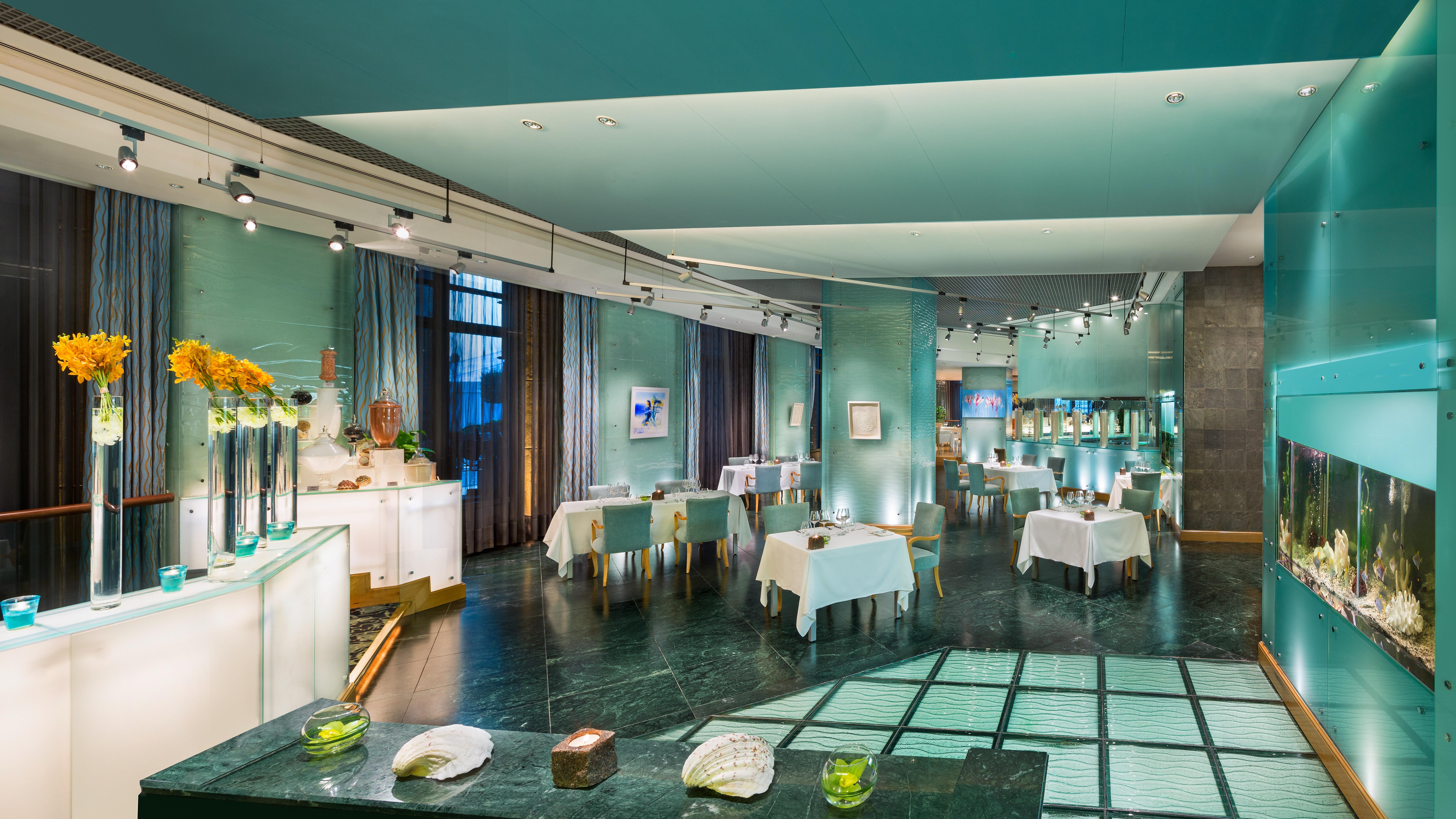 Emirates Palace Mandarin Oriental, Abu Dhabi Exterior photo Restaurant "Aquamar"