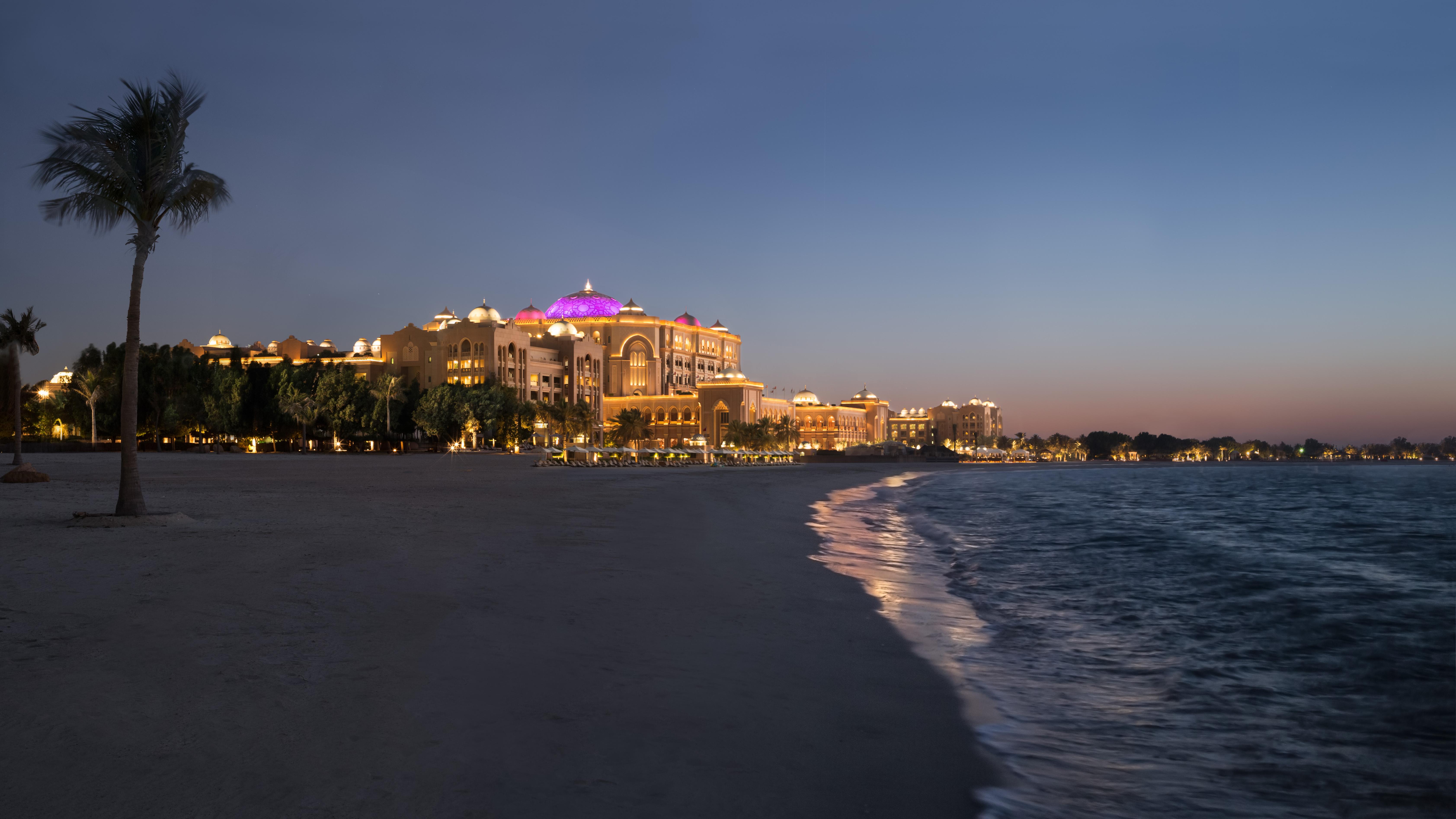 Emirates Palace Mandarin Oriental, Abu Dhabi Exterior photo The Atlantis Hotel at the Royal Towers