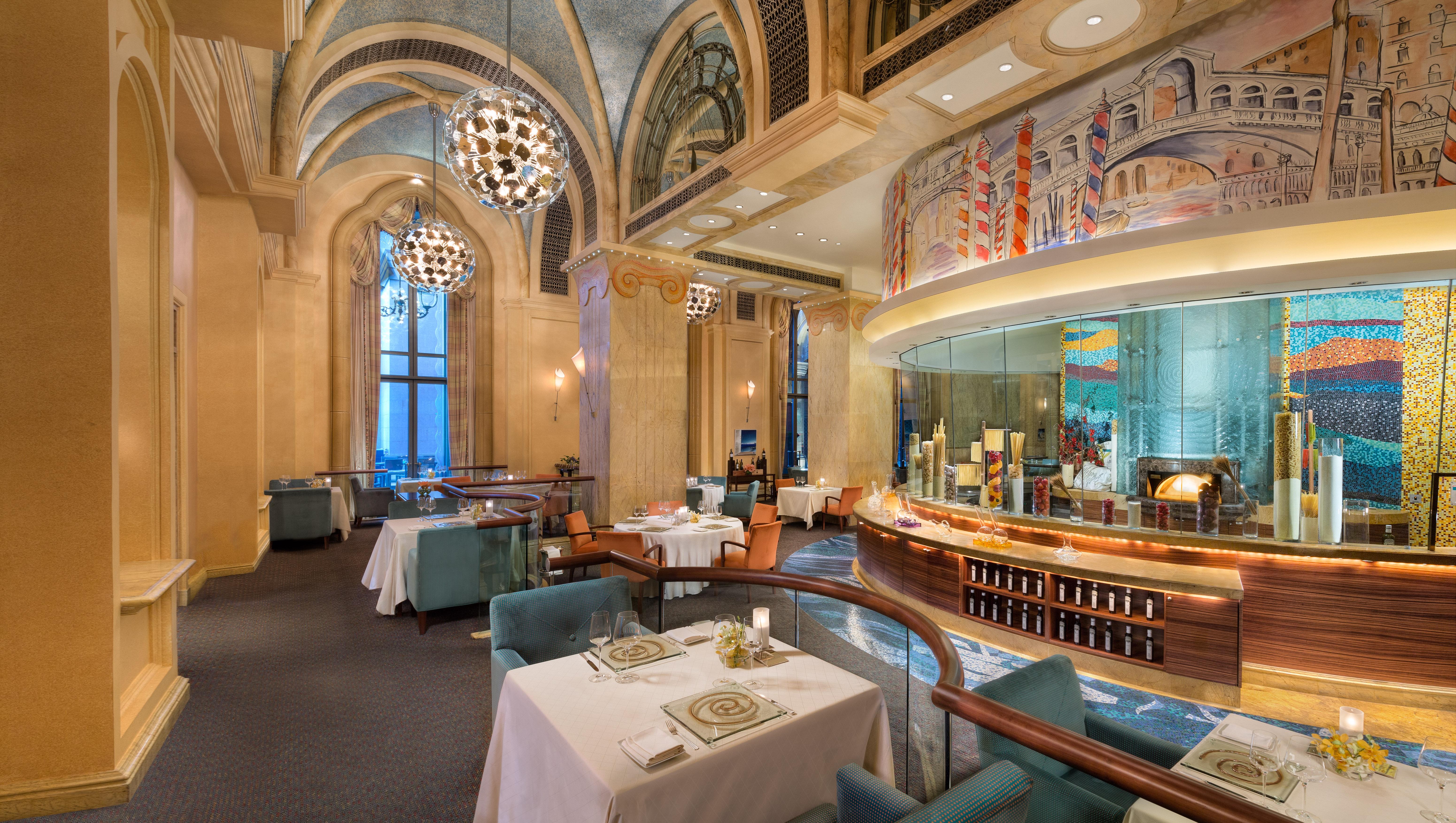 Emirates Palace Mandarin Oriental, Abu Dhabi Exterior photo The restaurant's interior