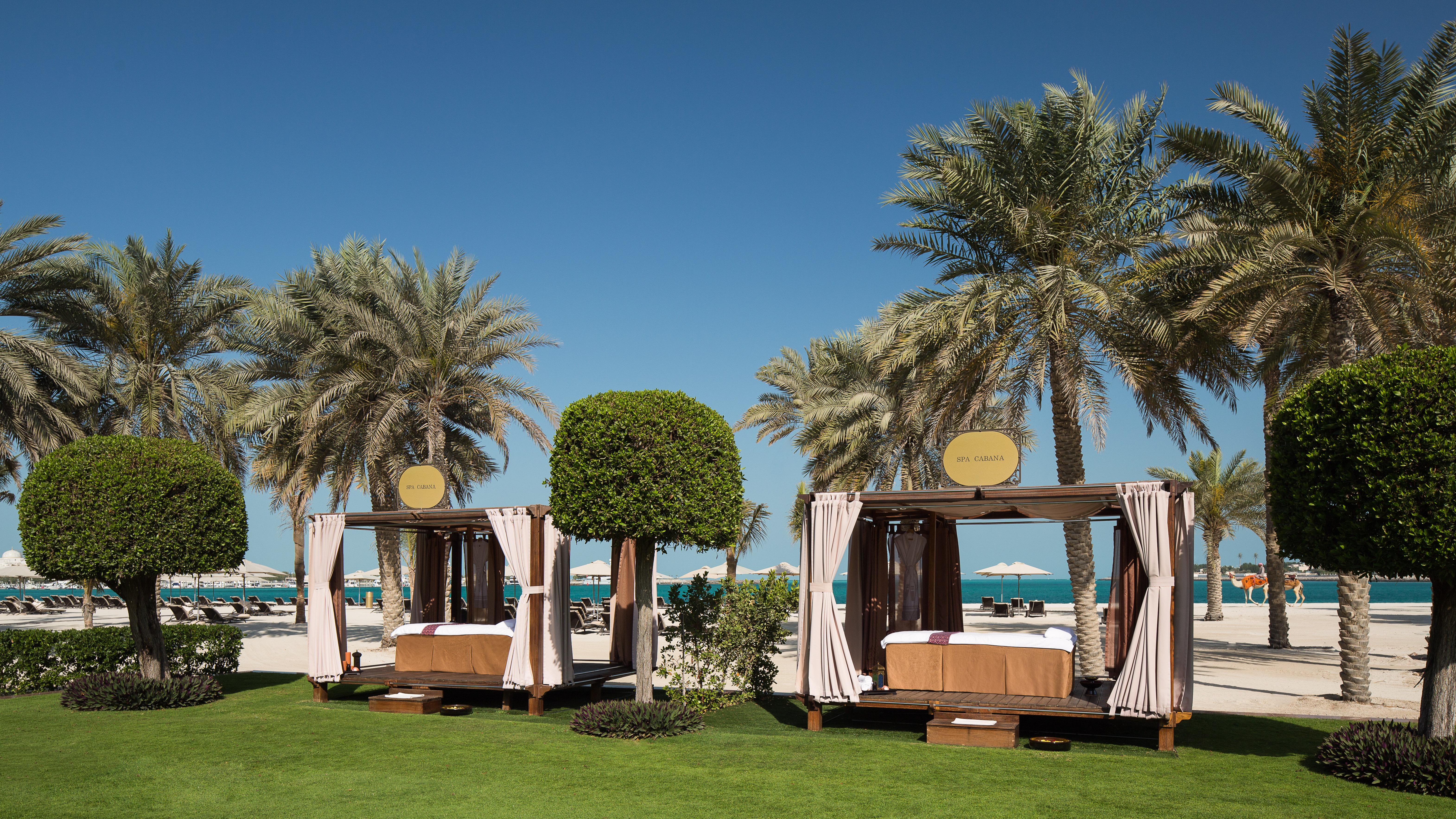 Emirates Palace Mandarin Oriental, Abu Dhabi Exterior photo Cabanas at Jumeirah Beach Hotel