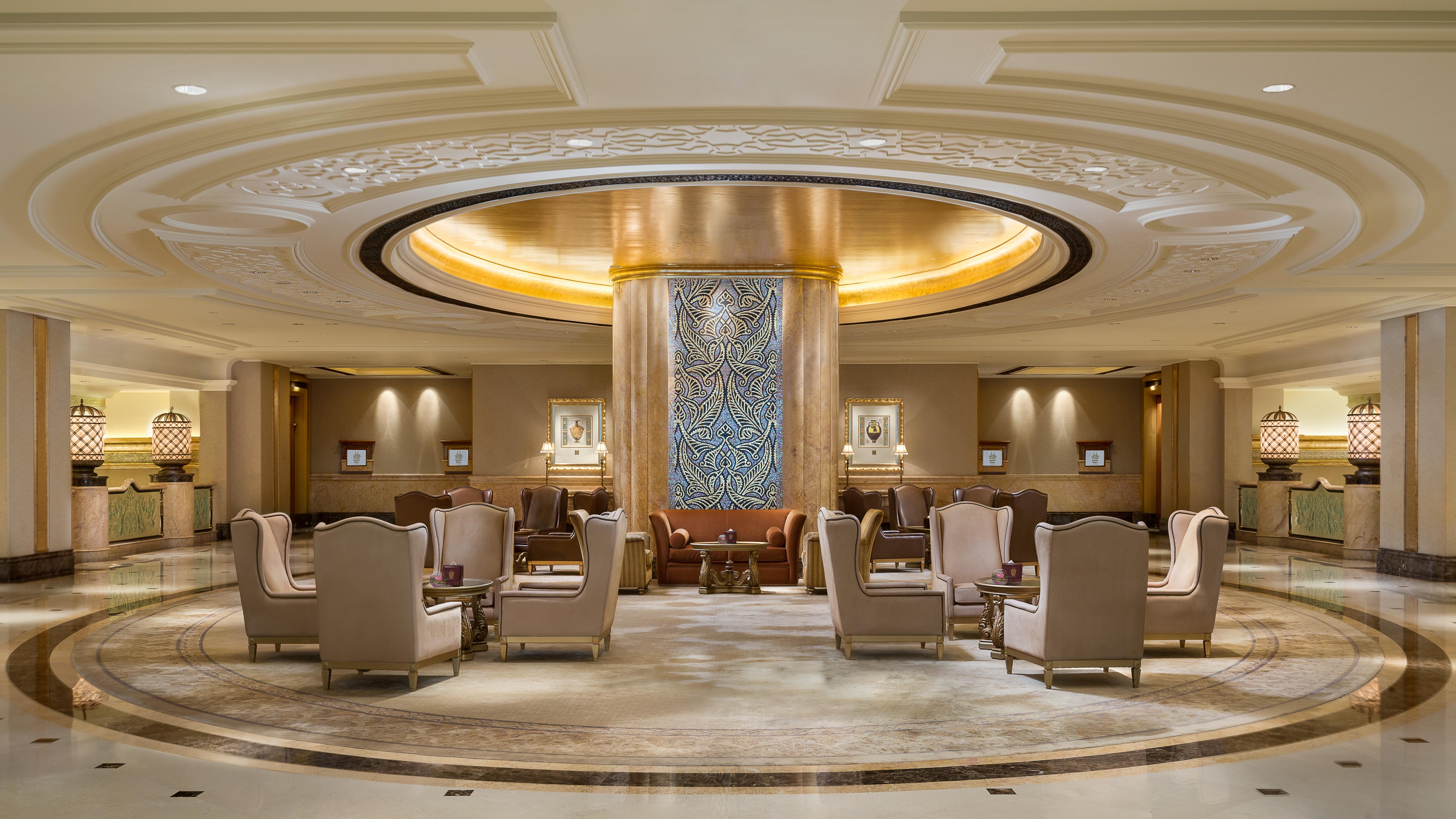 Emirates Palace Mandarin Oriental, Abu Dhabi Exterior photo The lobby of the hotel