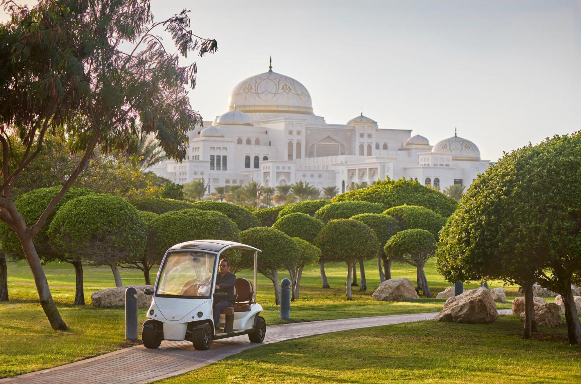 Emirates Palace Mandarin Oriental, Abu Dhabi Exterior photo Al-Shaqra Palace