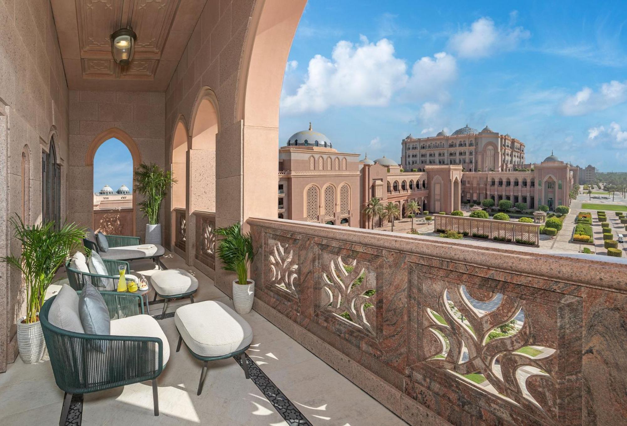 Emirates Palace Mandarin Oriental, Abu Dhabi Exterior photo The Palace Downtown Dubai