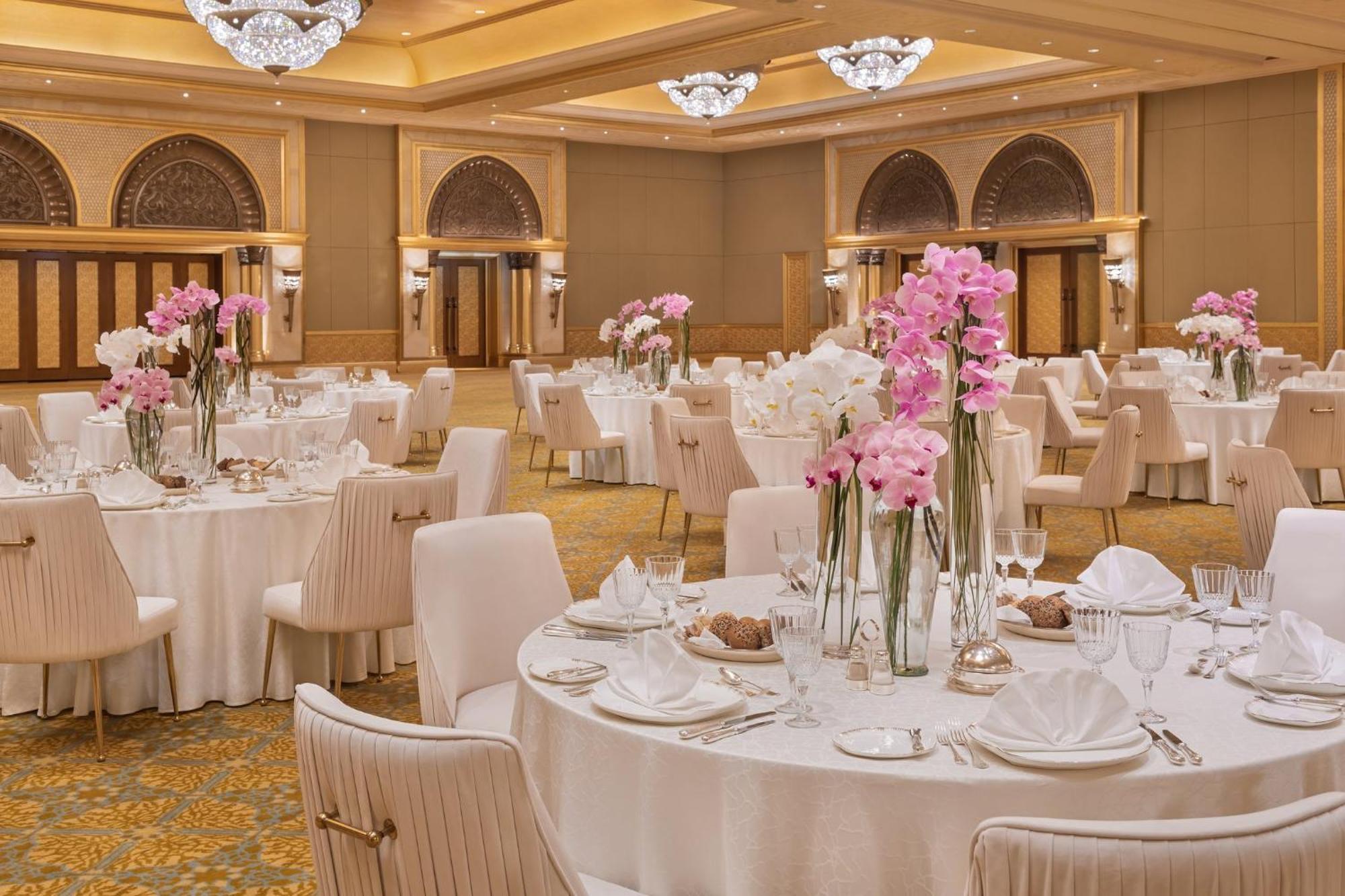 Emirates Palace Mandarin Oriental, Abu Dhabi Exterior photo The ballroom