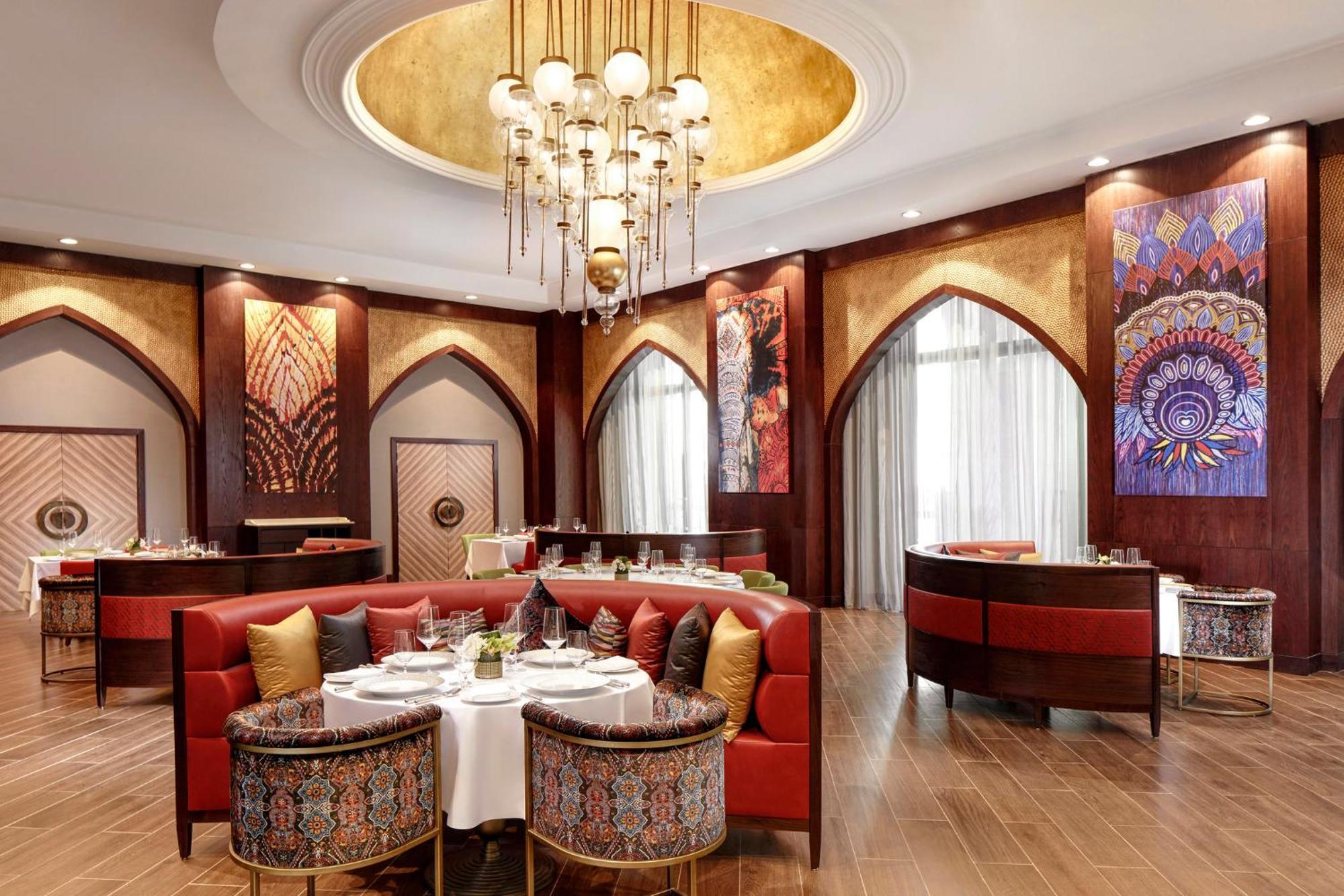 Emirates Palace Mandarin Oriental, Abu Dhabi Exterior photo The restaurant's interior