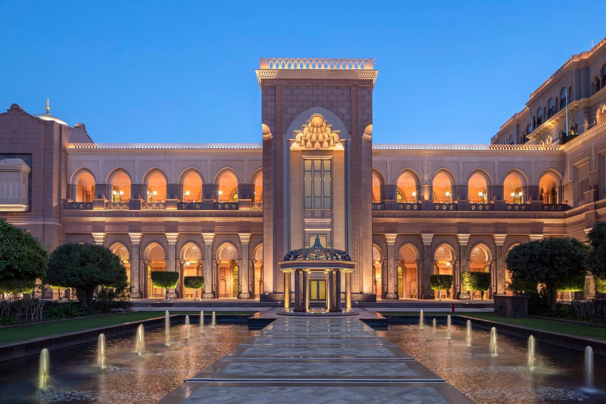 Emirates Palace Mandarin Oriental, Abu Dhabi Exterior photo The St Regis Dubai