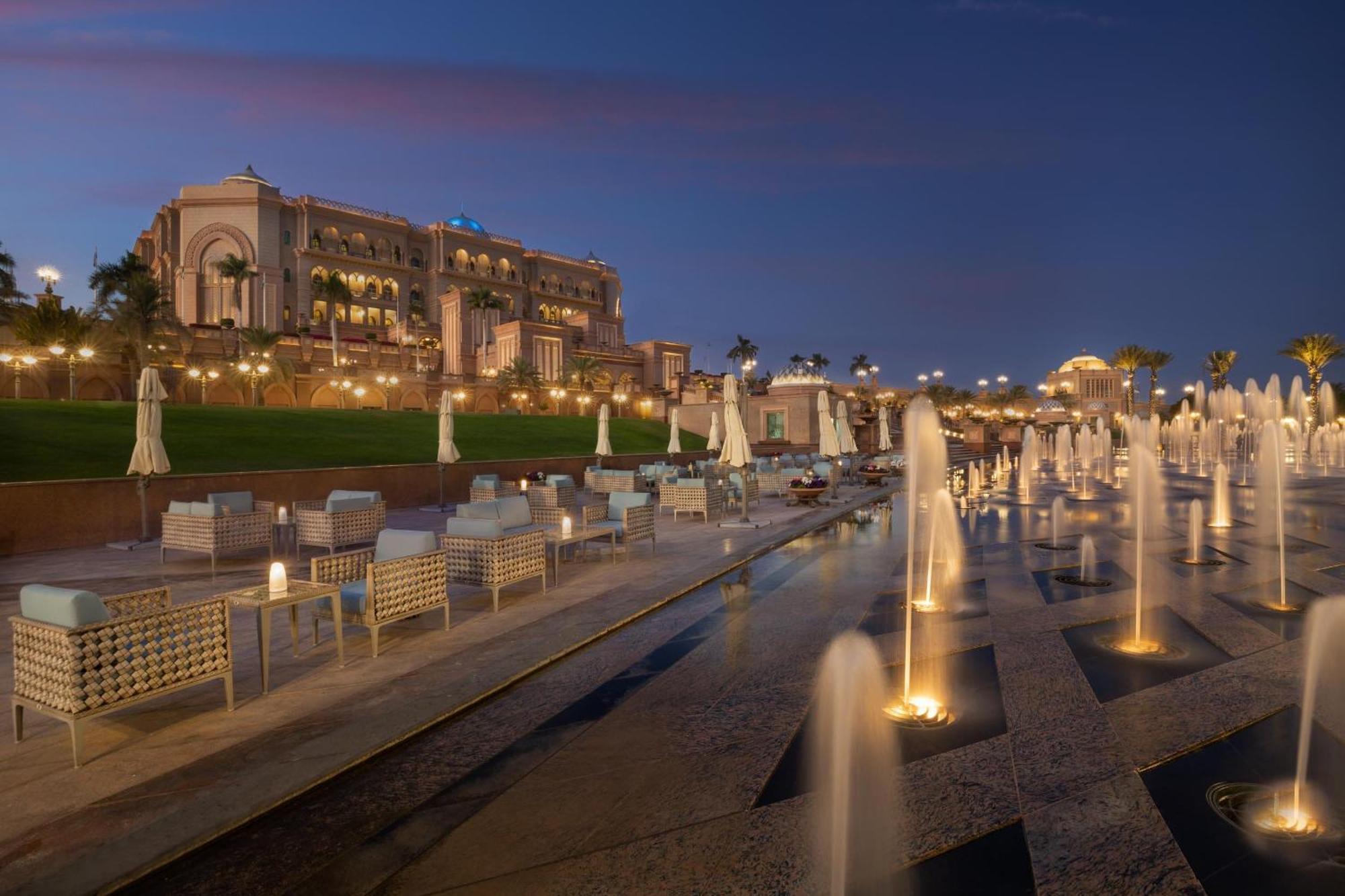 Emirates Palace Mandarin Oriental, Abu Dhabi Exterior photo The Palace Downtown Dubai