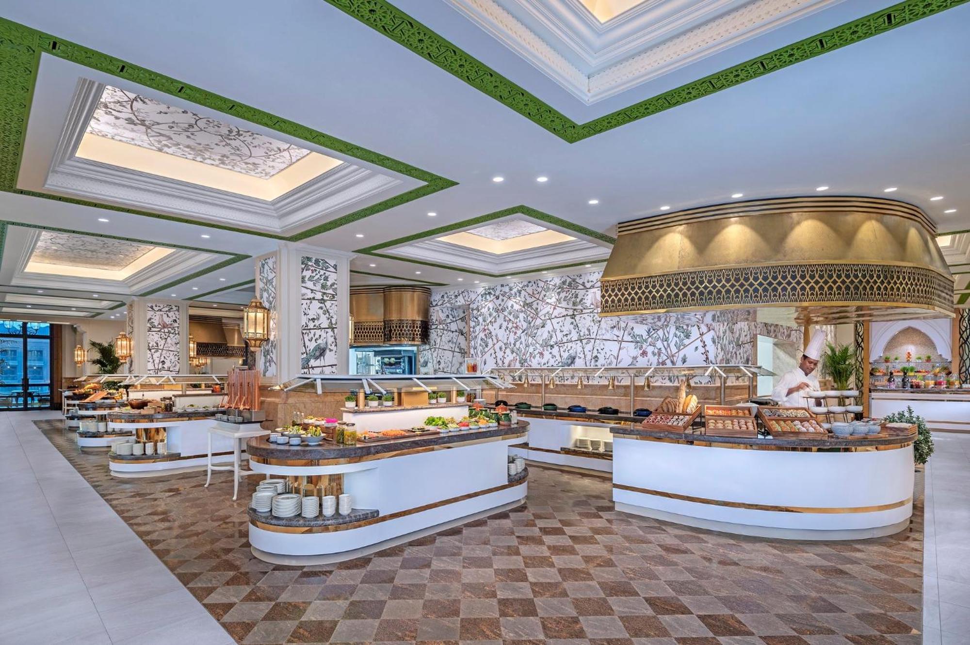 Emirates Palace Mandarin Oriental, Abu Dhabi Exterior photo The buffet at the Grand Hyatt Hotel